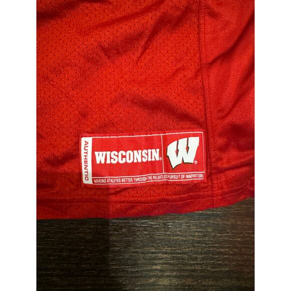 Youth Under Armour #1 Red Wisconsin Badgers Football Jersey Size Y XL MSRP$90 - Picture 3 of 4